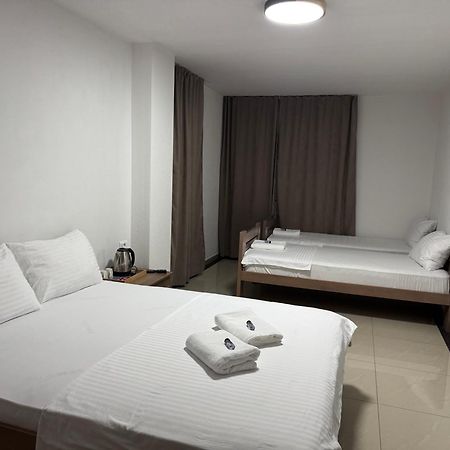 Hotel Majestic Struga Esterno foto