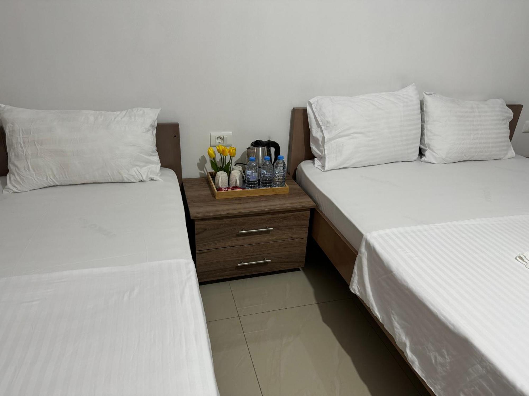 Hotel Majestic Struga Esterno foto