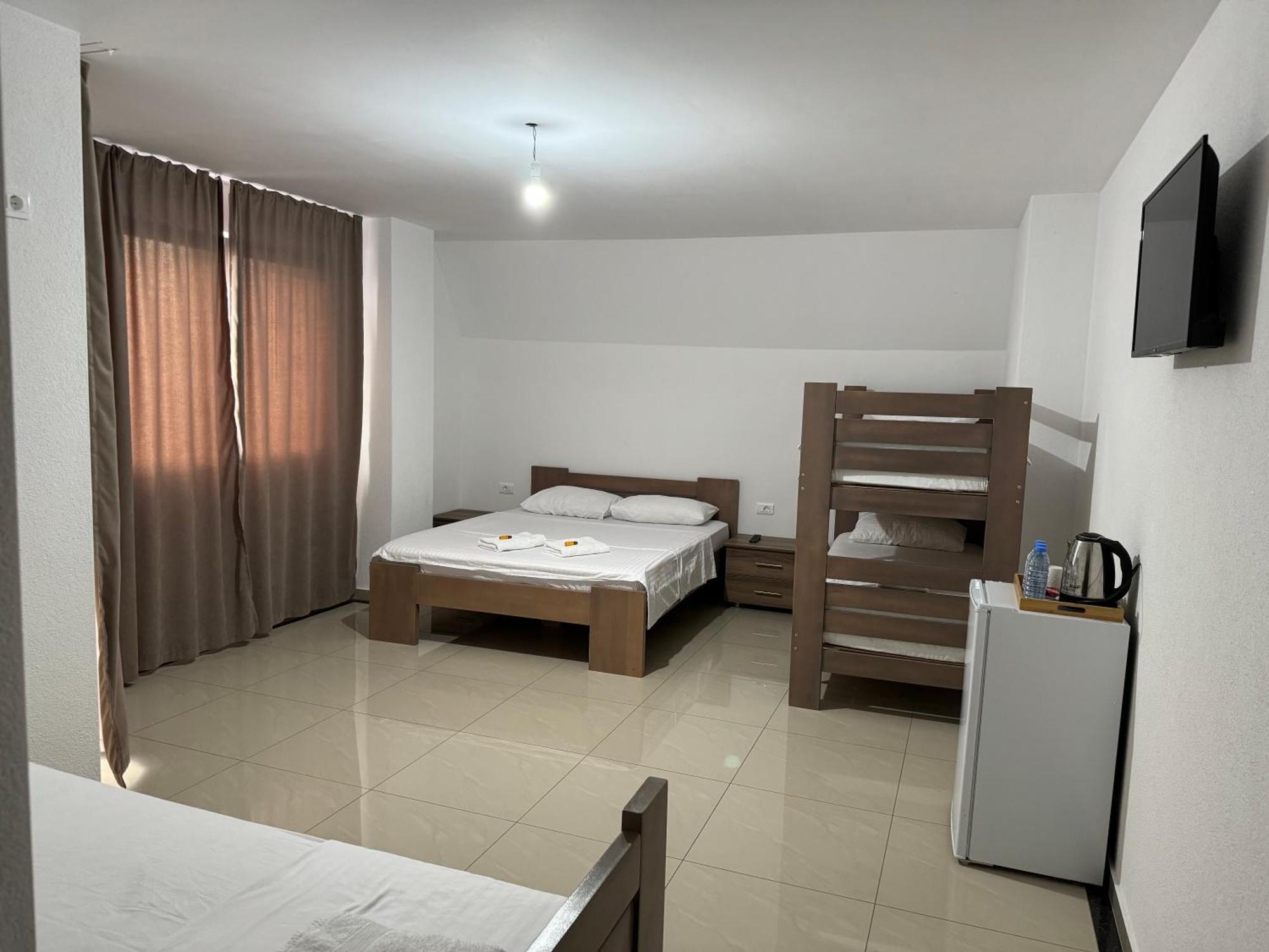 Hotel Majestic Struga Esterno foto