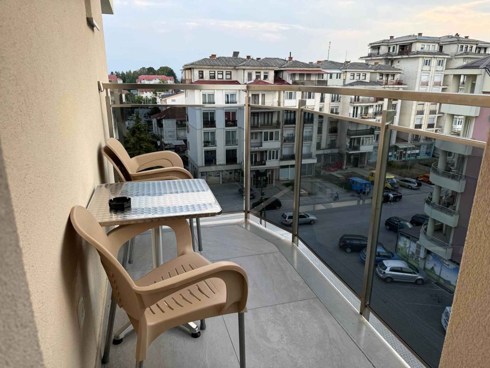 Hotel Majestic Struga Esterno foto