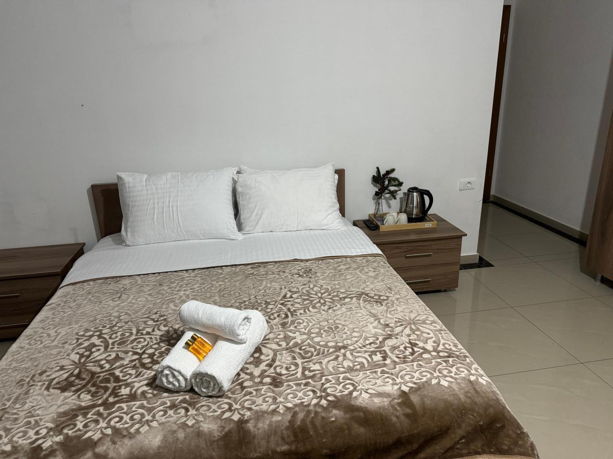 Hotel Majestic Struga Esterno foto