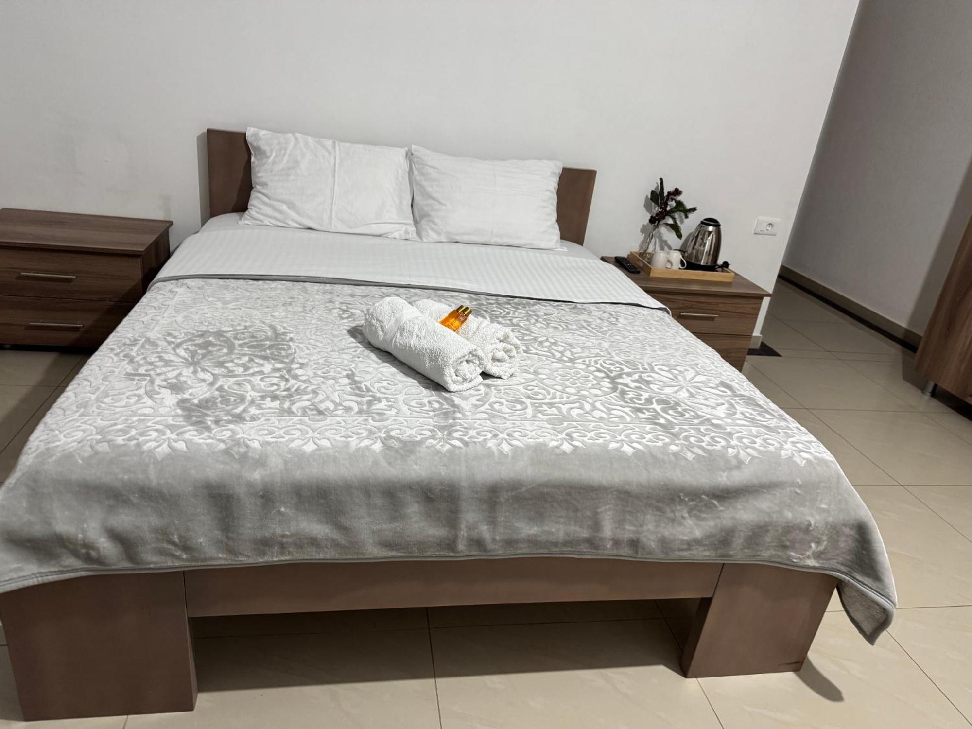 Hotel Majestic Struga Esterno foto