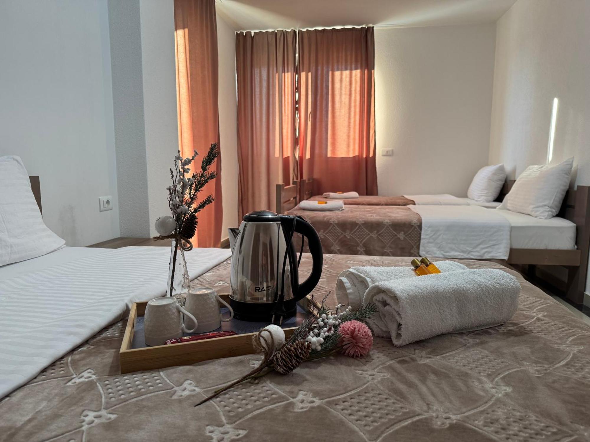 Hotel Majestic Struga Esterno foto