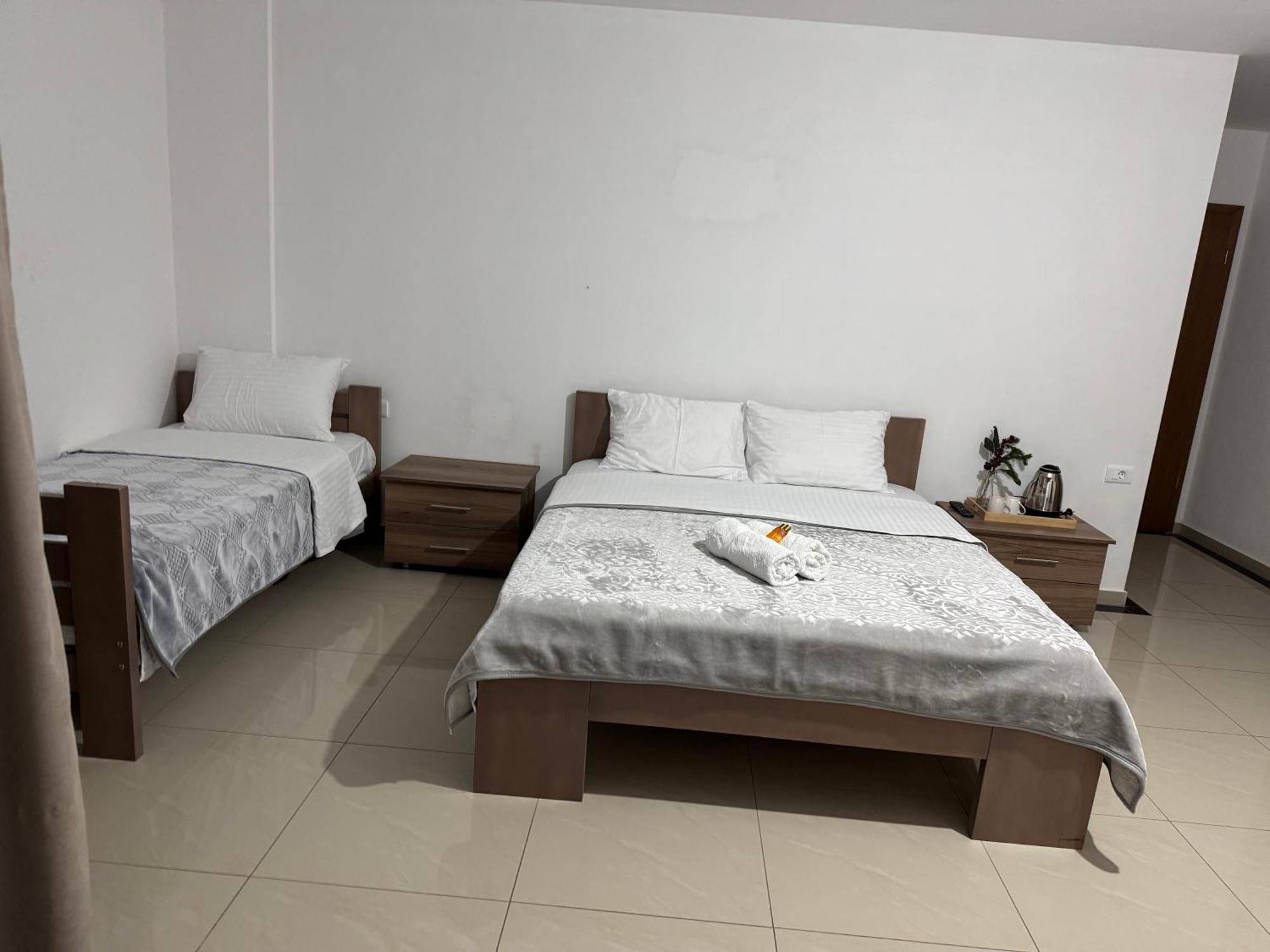 Hotel Majestic Struga Esterno foto