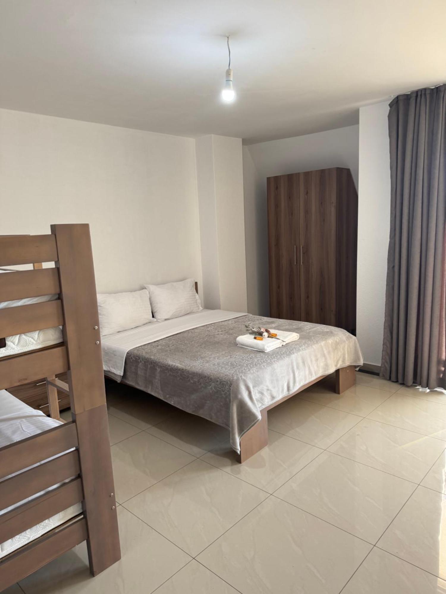 Hotel Majestic Struga Esterno foto