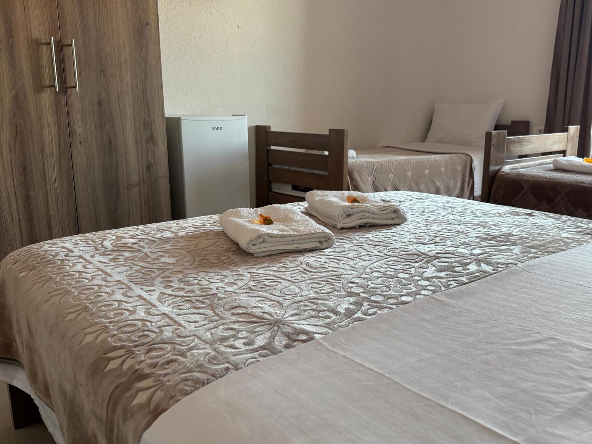 Hotel Majestic Struga Esterno foto