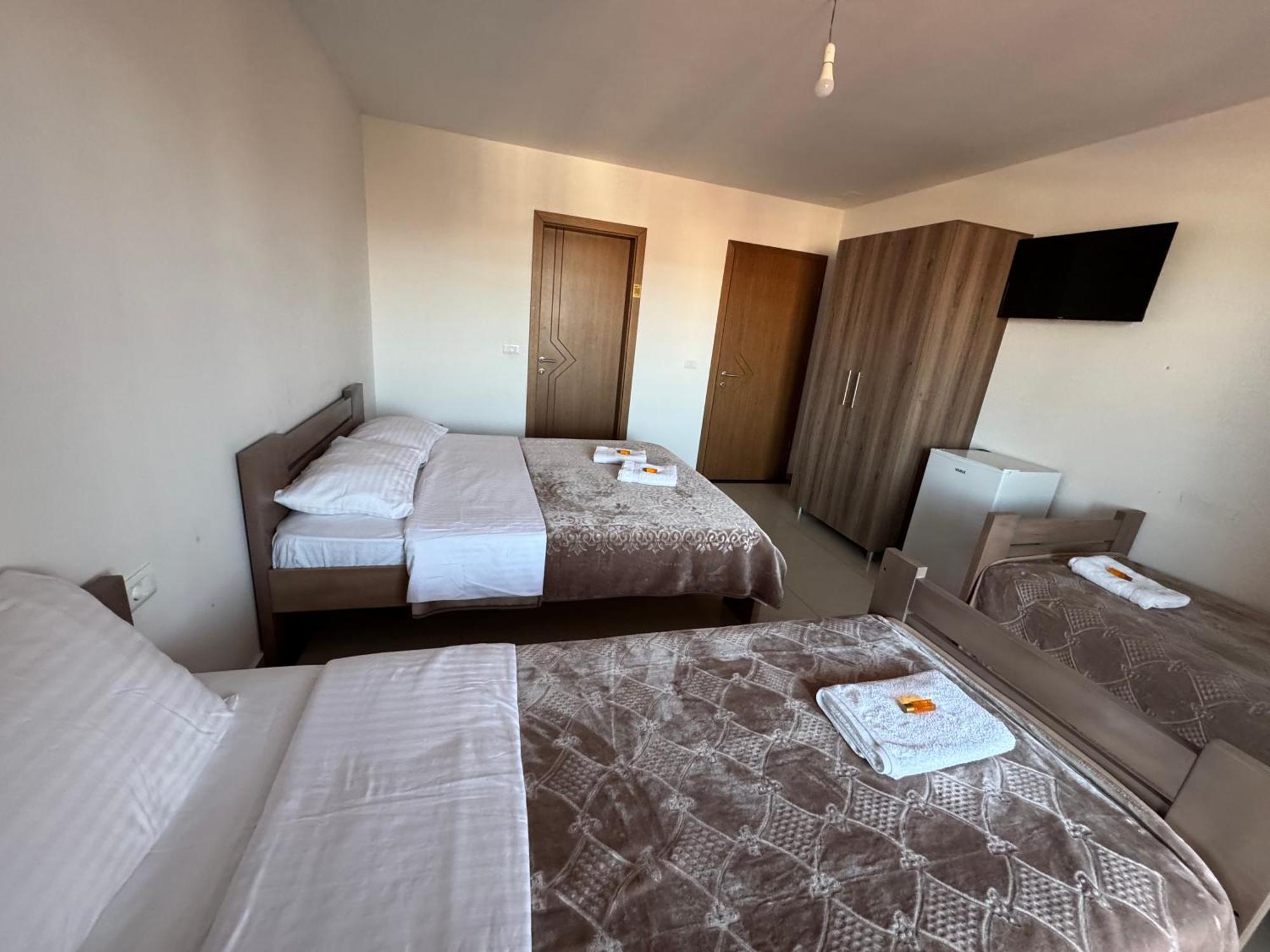 Hotel Majestic Struga Esterno foto