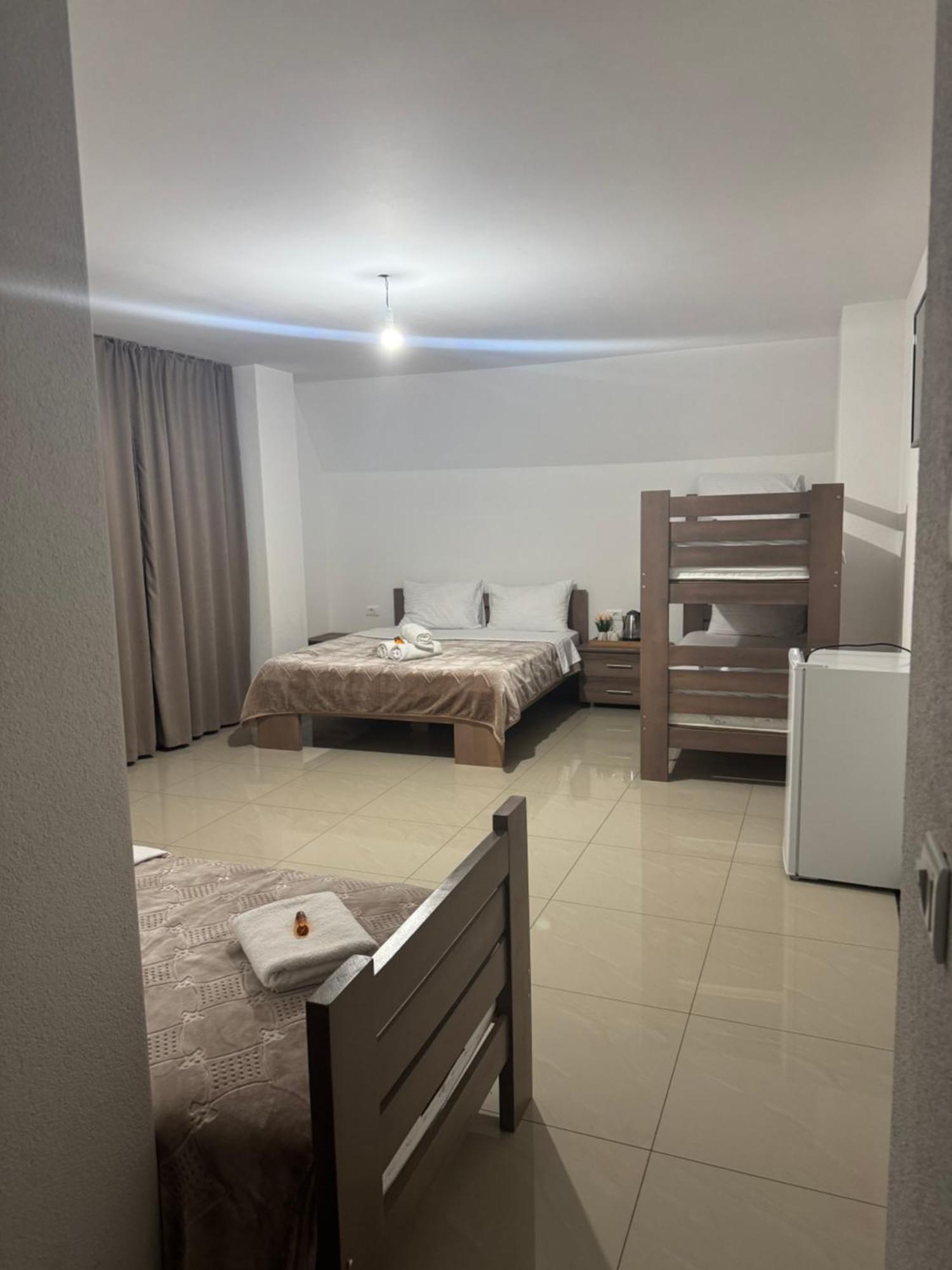 Hotel Majestic Struga Esterno foto