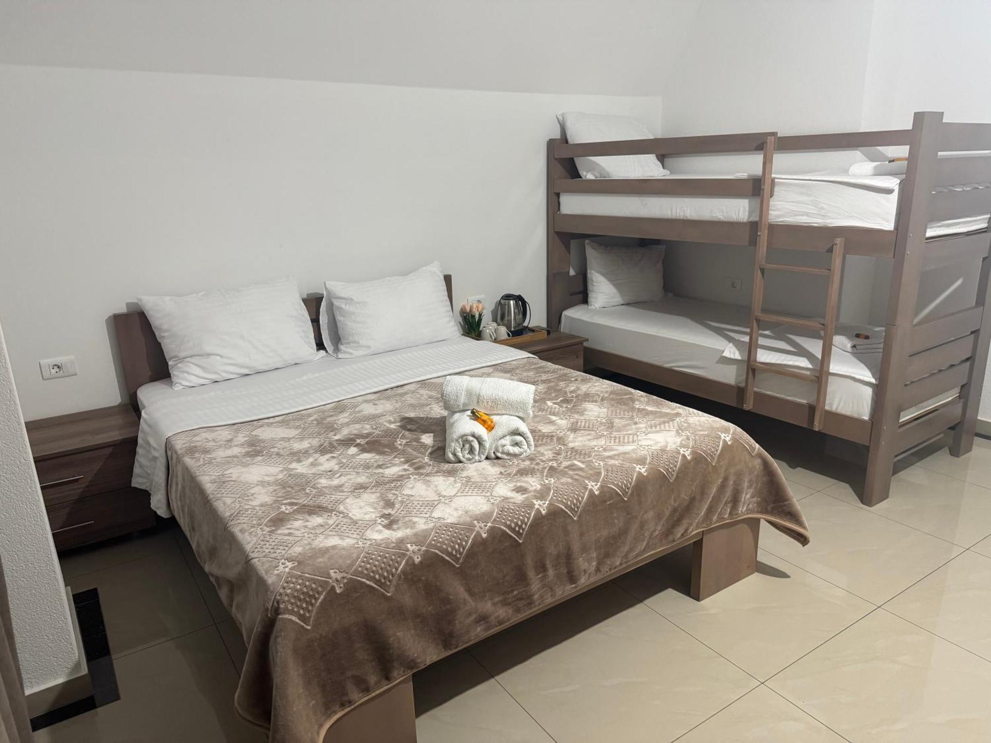 Hotel Majestic Struga Esterno foto