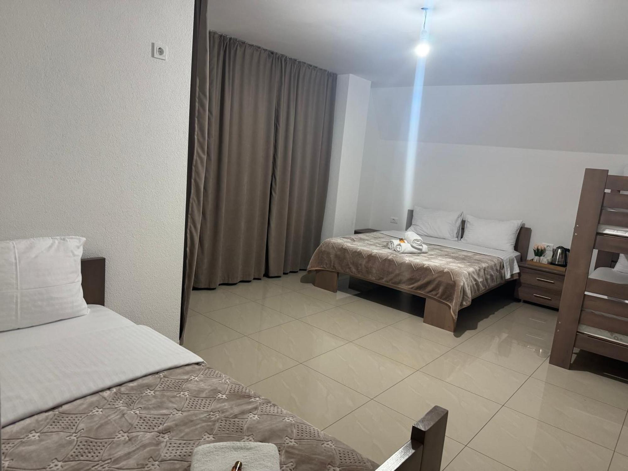 Hotel Majestic Struga Esterno foto