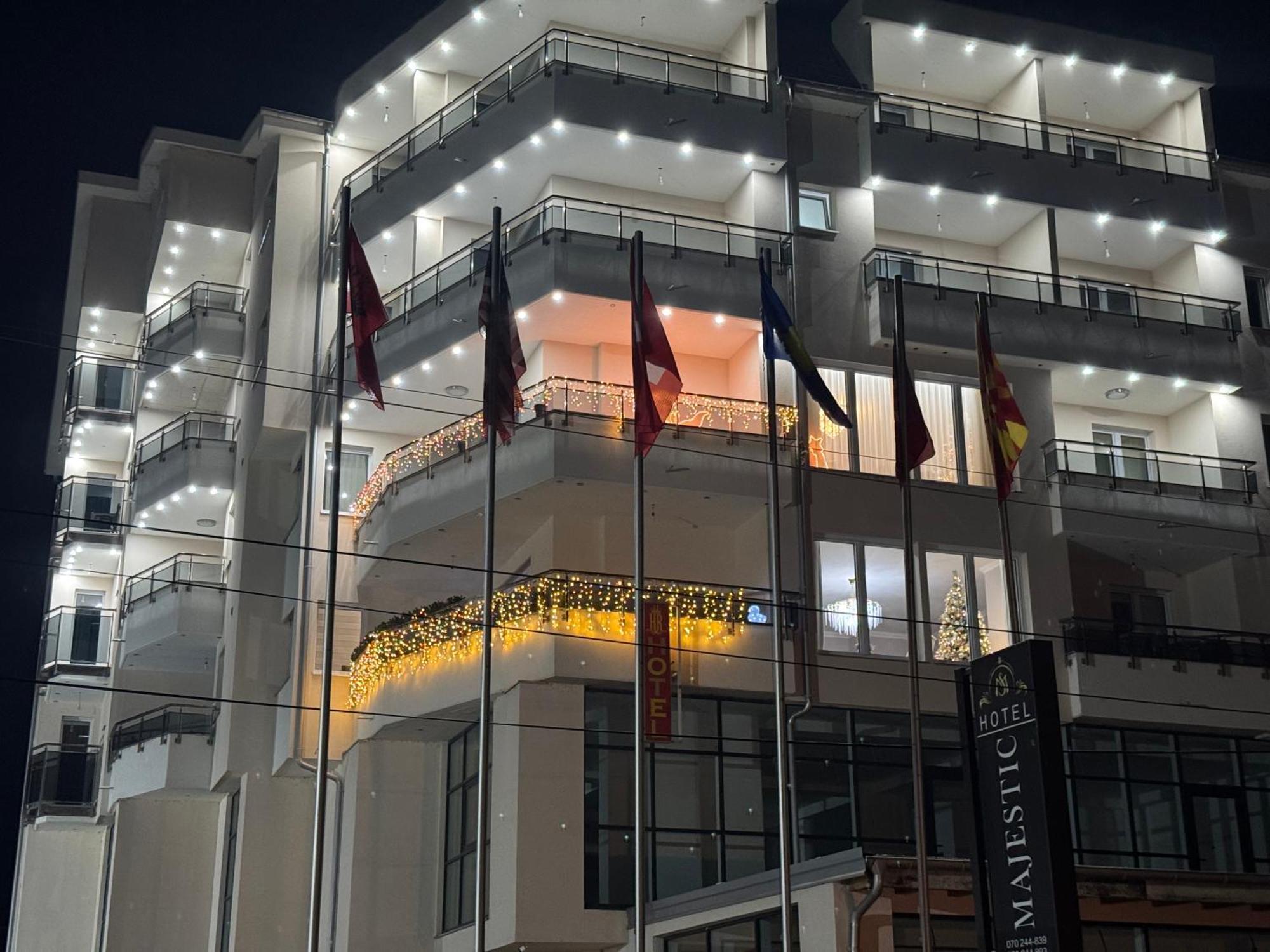 Hotel Majestic Struga Esterno foto