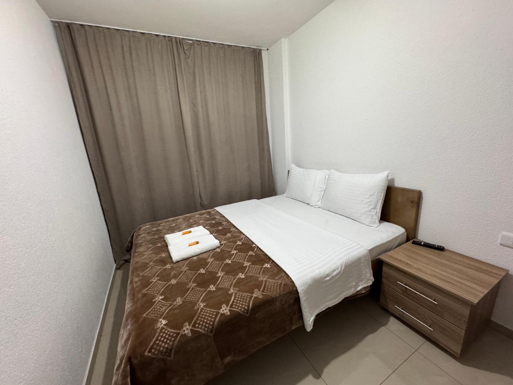 Hotel Majestic Struga Esterno foto