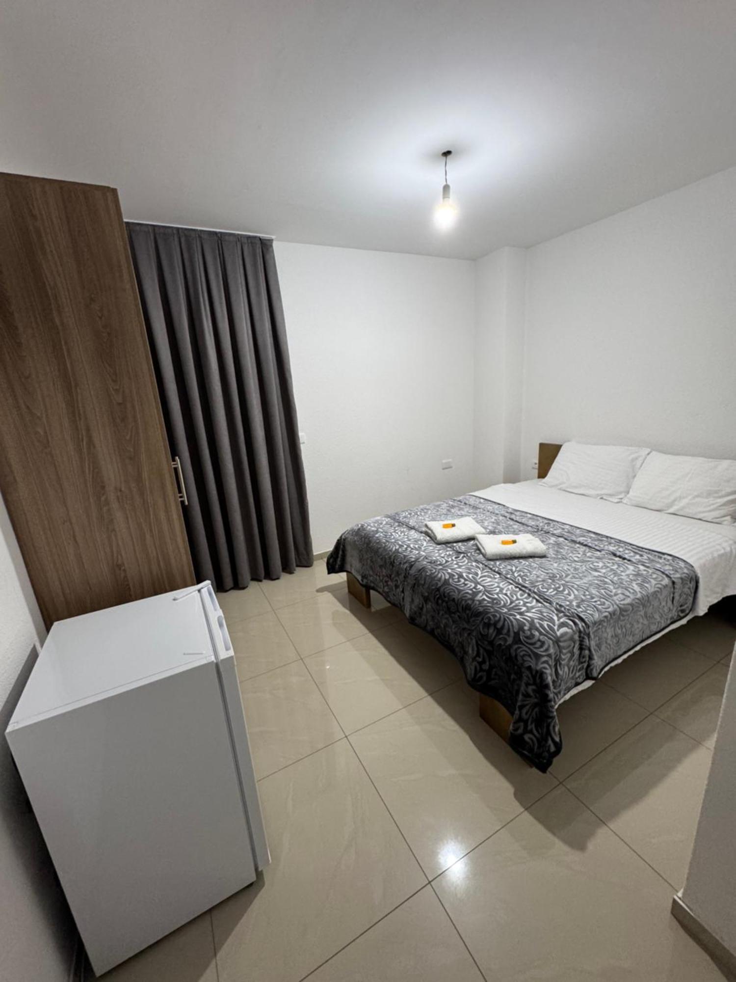 Hotel Majestic Struga Esterno foto