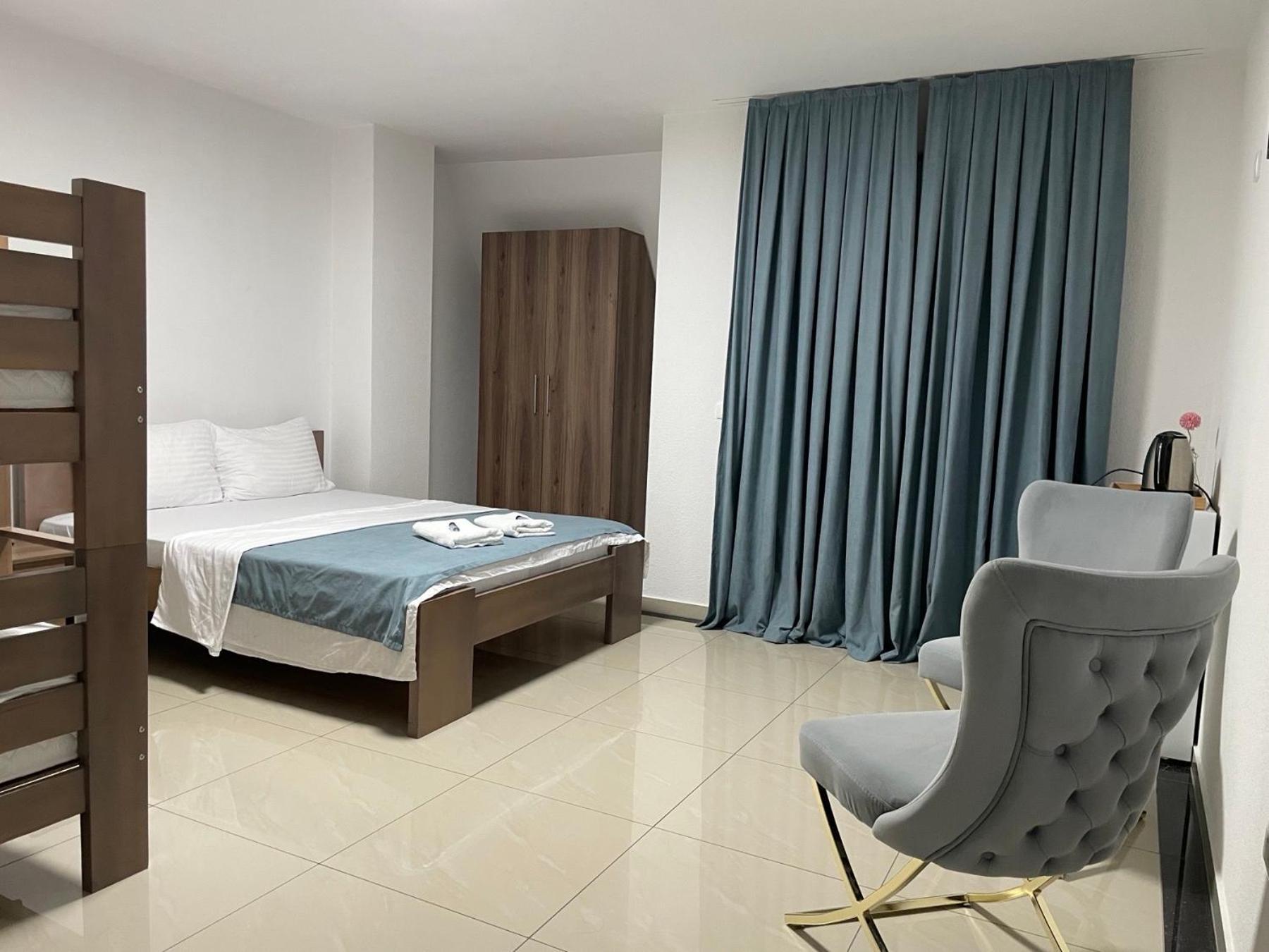 Hotel Majestic Struga Esterno foto
